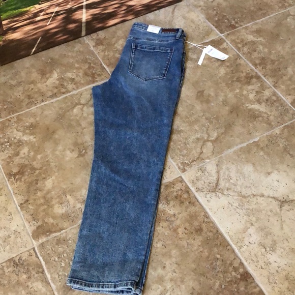 Madison Crop Jeans by Blank NYC 👖 - Picture 9 of 17